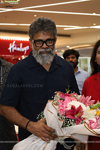 Director Sukumar Launches Sharetea at Inorbit Mall, Hyd