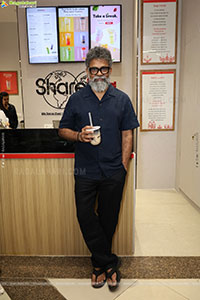 Director Sukumar Launches Sharetea at Inorbit Mall, Hyd