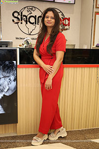 Director Sukumar Launches Sharetea at Inorbit Mall, Hyd