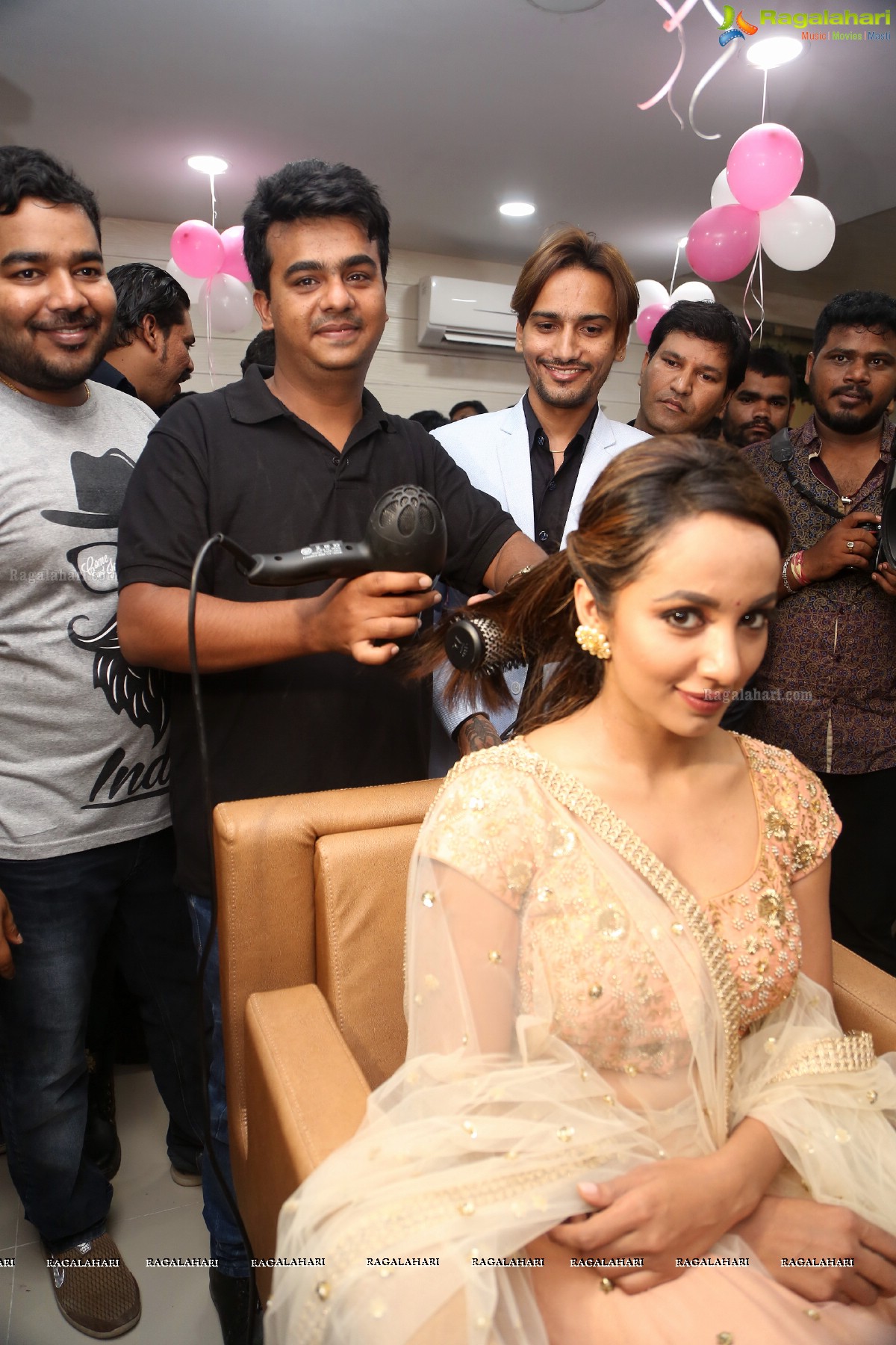 Tejaswi Madivada launches Anoo's Franchise Salon at Madhapur, Hyderabad