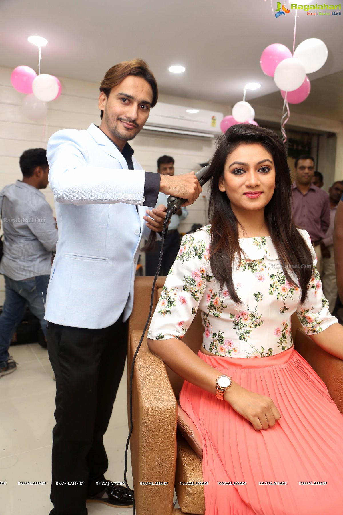 Tejaswi Madivada launches Anoo's Franchise Salon at Madhapur, Hyderabad