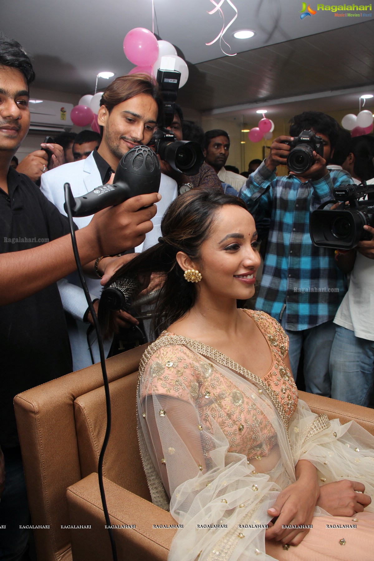 Tejaswi Madivada launches Anoo's Franchise Salon at Madhapur, Hyderabad