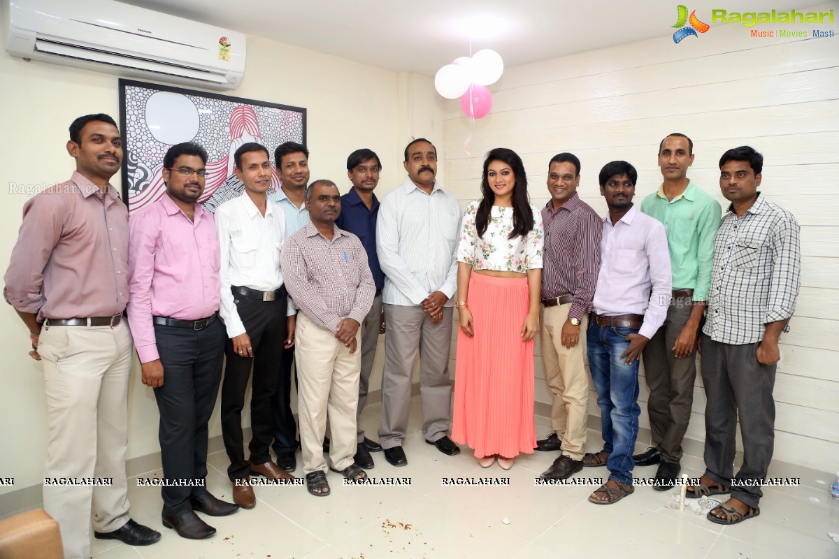 Tejaswi Madivada launches Anoo's Franchise Salon at Madhapur, Hyderabad