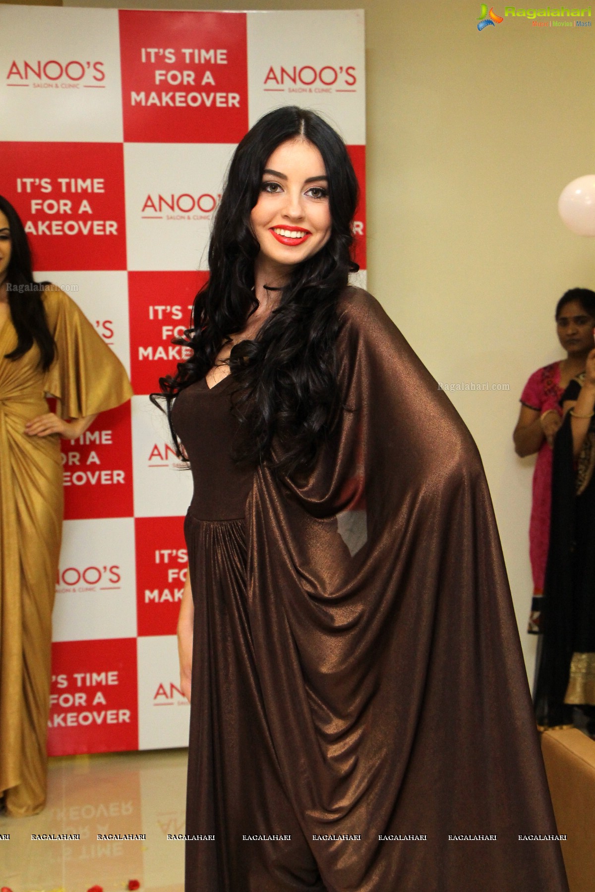 Dhanya Balakrishna launches Anoos Salon & Clinic at Kompally, Hyderabad