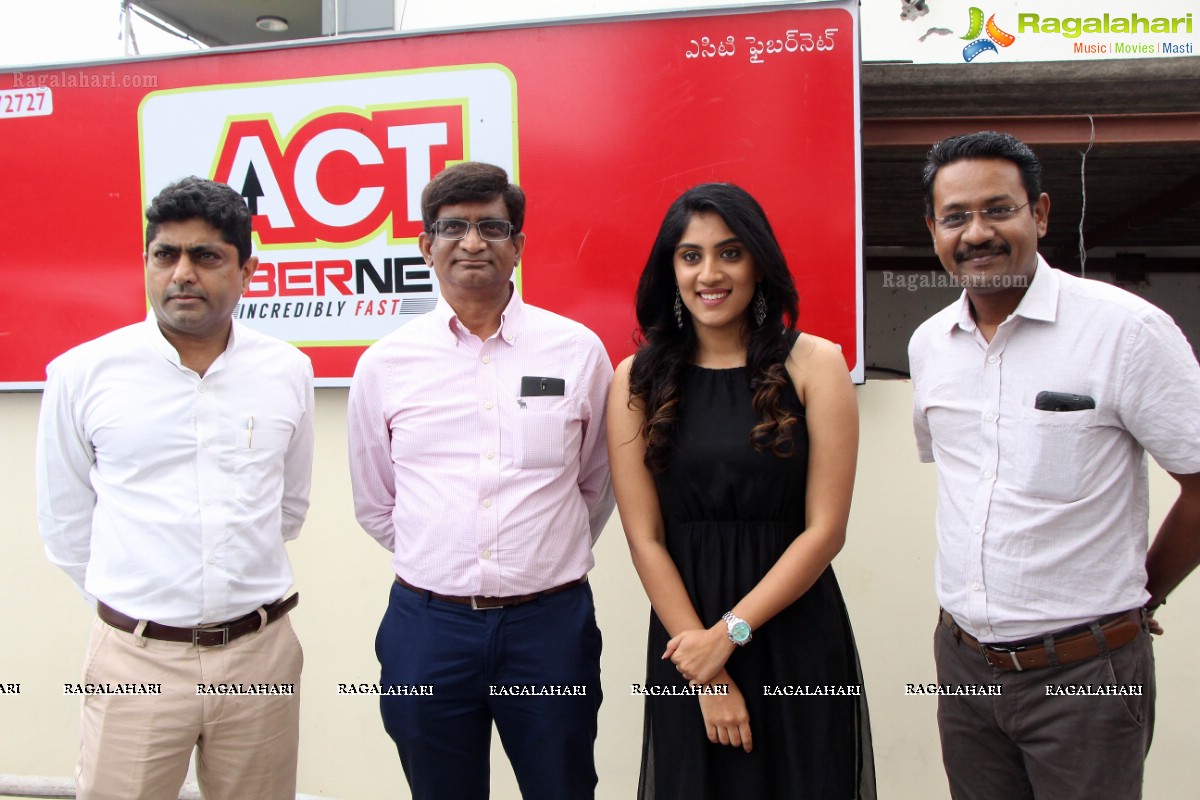 Dhanya Balakrishna launches Anoos Salon & Clinic at Kompally, Hyderabad