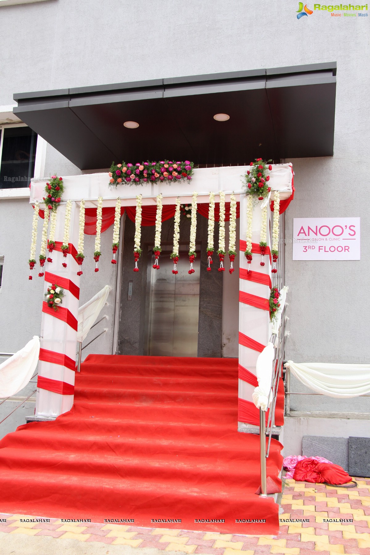 Ritu Varma launches Anoo's Salon and Clinic at Madinaguda, Hyderabad