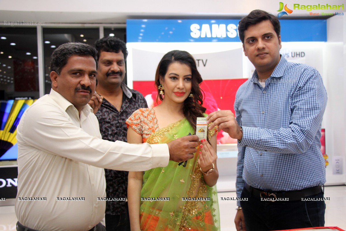 Diksha Panth announces winners of Bajaj Electronics 1 KG Gold Bumper Draw