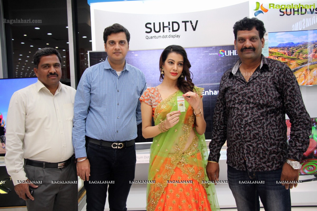 Diksha Panth announces winners of Bajaj Electronics 1 KG Gold Bumper Draw