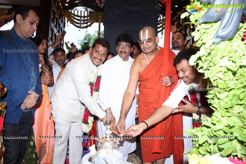 Sri Sri Sri Tridandi Srimannarayana Ramanuja Chinna Jeeyar Swamiji inaugurates Kancheepuram Varamahalakshmi Silks, Hyderabad