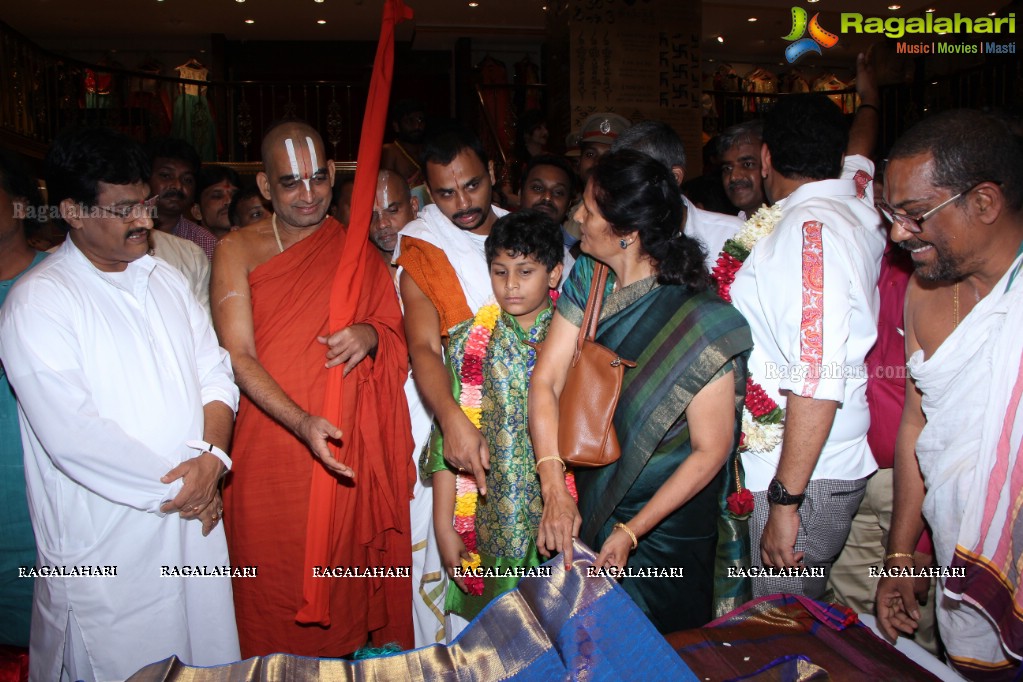 Sri Sri Sri Tridandi Srimannarayana Ramanuja Chinna Jeeyar Swamiji inaugurates Kancheepuram Varamahalakshmi Silks, Hyderabad