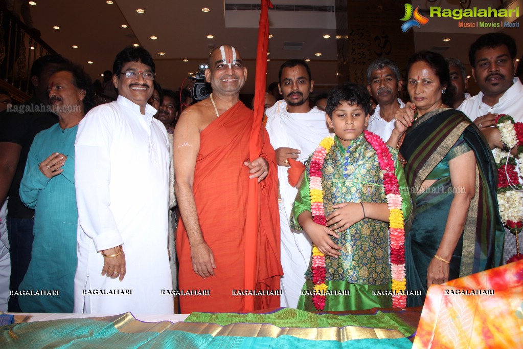 Sri Sri Sri Tridandi Srimannarayana Ramanuja Chinna Jeeyar Swamiji inaugurates Kancheepuram Varamahalakshmi Silks, Hyderabad