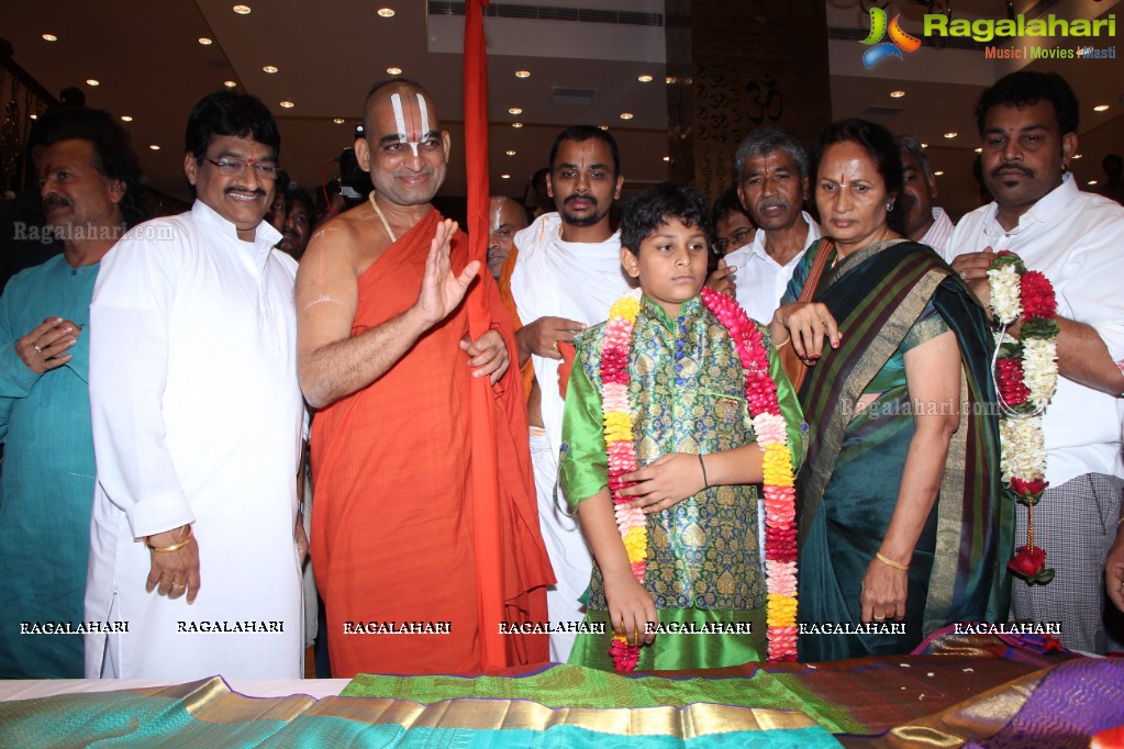 Sri Sri Sri Tridandi Srimannarayana Ramanuja Chinna Jeeyar Swamiji inaugurates Kancheepuram Varamahalakshmi Silks, Hyderabad