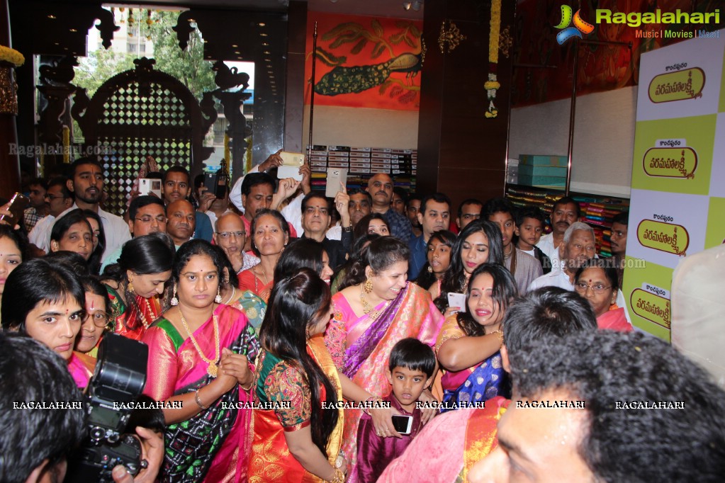 Sri Sri Sri Tridandi Srimannarayana Ramanuja Chinna Jeeyar Swamiji inaugurates Kancheepuram Varamahalakshmi Silks, Hyderabad