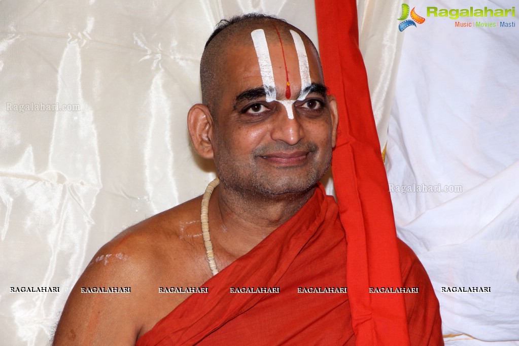 Sri Sri Sri Tridandi Srimannarayana Ramanuja Chinna Jeeyar Swamiji inaugurates Kancheepuram Varamahalakshmi Silks, Hyderabad