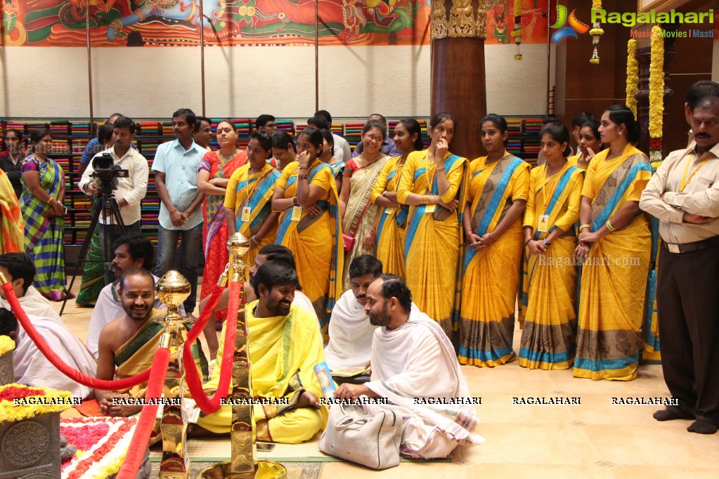 Sri Sri Sri Tridandi Srimannarayana Ramanuja Chinna Jeeyar Swamiji inaugurates Kancheepuram Varamahalakshmi Silks, Hyderabad