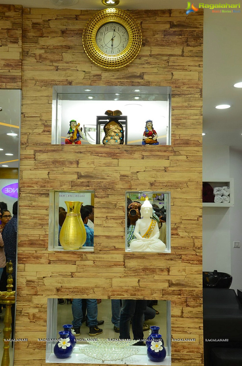 Priya Anduluri inaugurates Naturals Lounge Salon at Somajiguda, Hyderabad