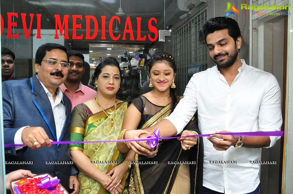 Priya Anduluri inaugurates Naturals Lounge Salon at Somajiguda, Hyderabad