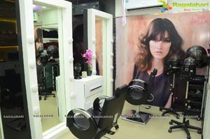 Priya Anduluri Naturals Lounge Salon