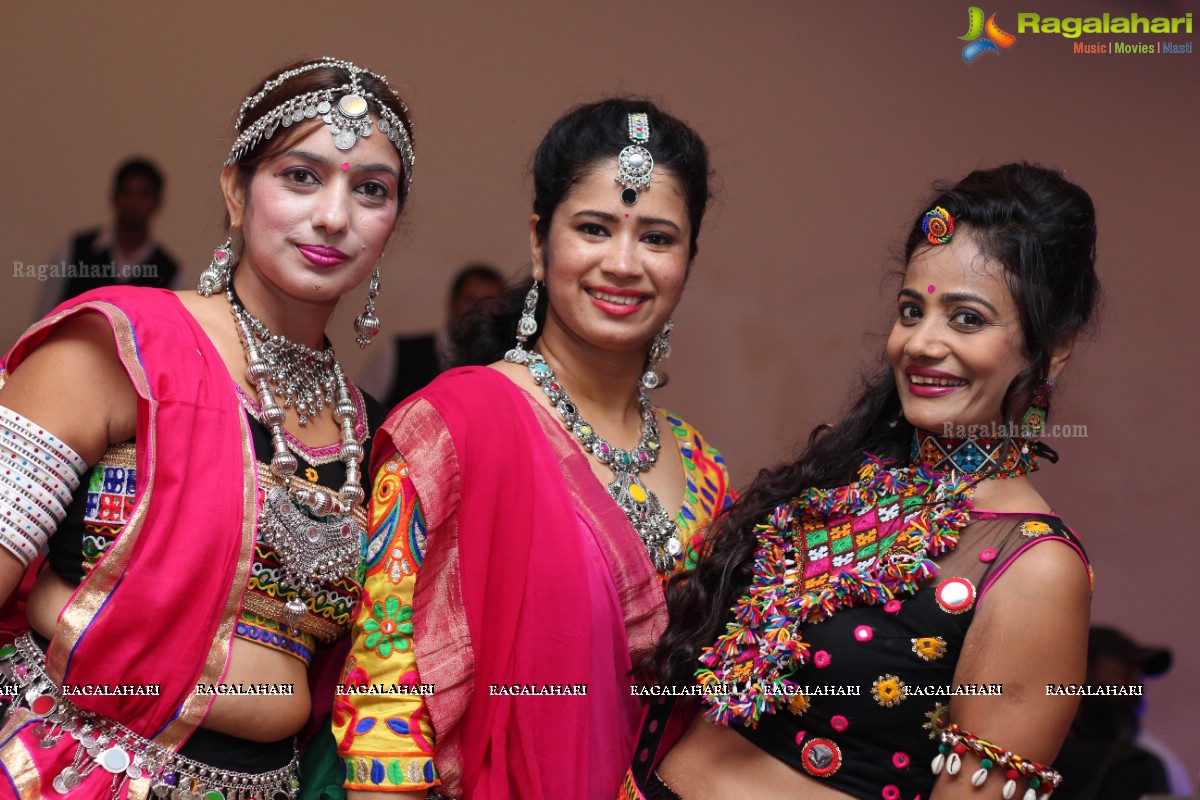 Pre Dandiya Bash 2016 by Phankar Innovative Minds at The Manohar, Hyderabad