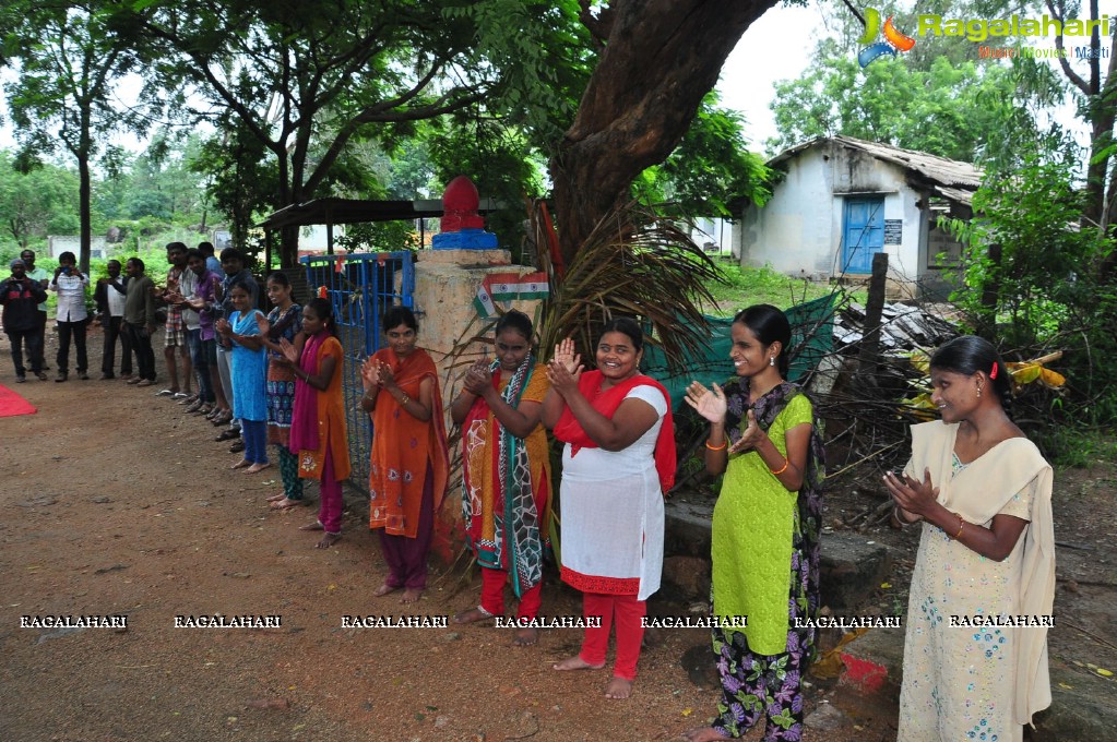 Ram-Lakshman donates 1 Lakh to Sphoorthi Jyothi Foundation