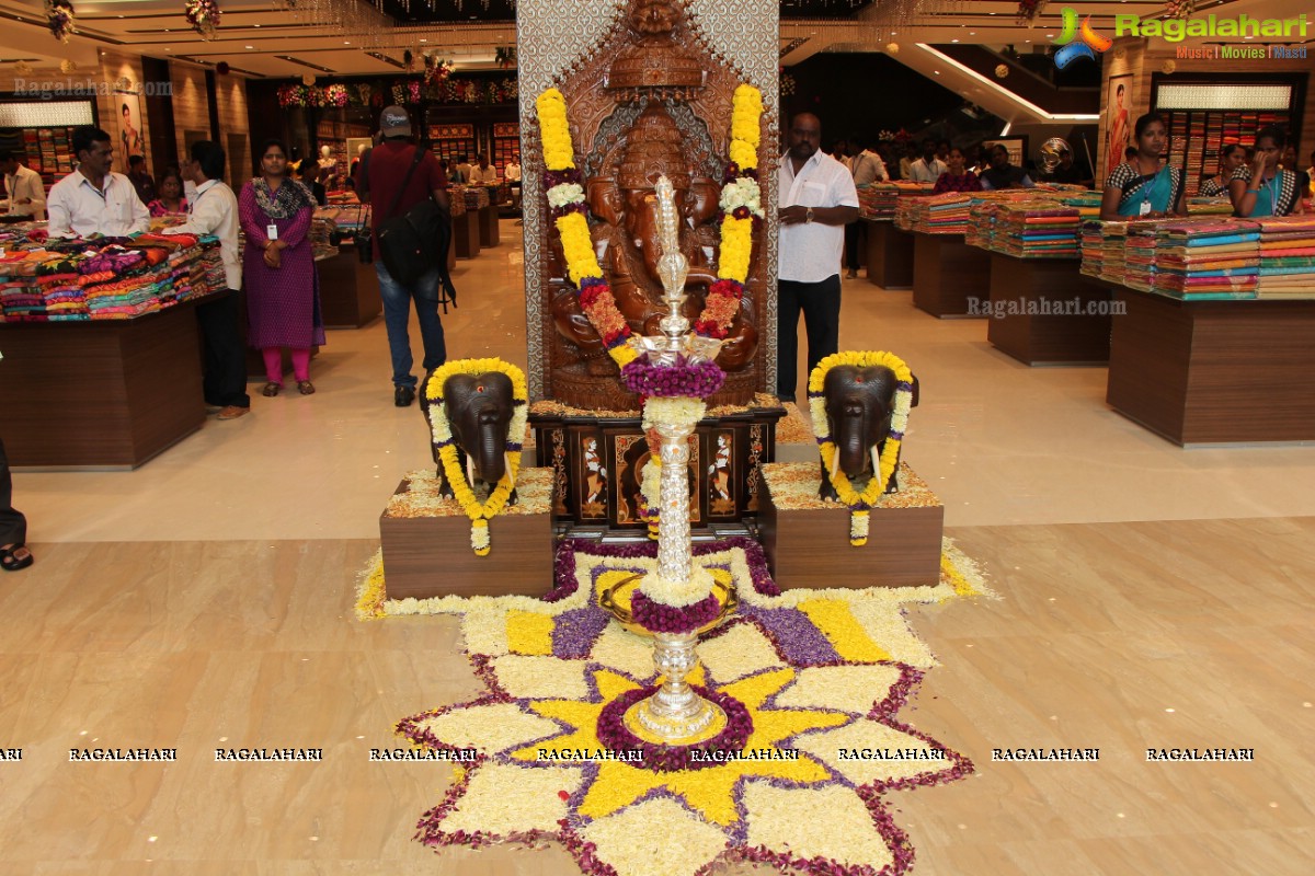 Samantha and Akhil launches South India Shopping Mall, Hyderabad