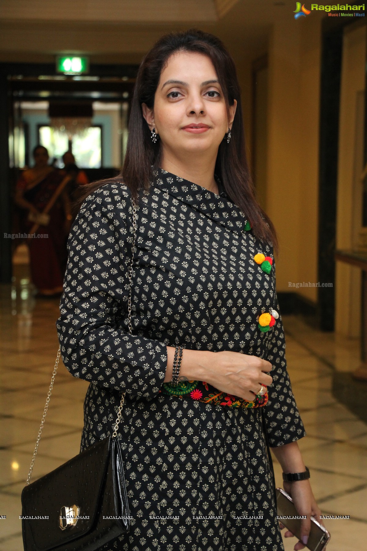 Sanskruti Ladies Club Dandiya Raas 2016 at Hydermahal