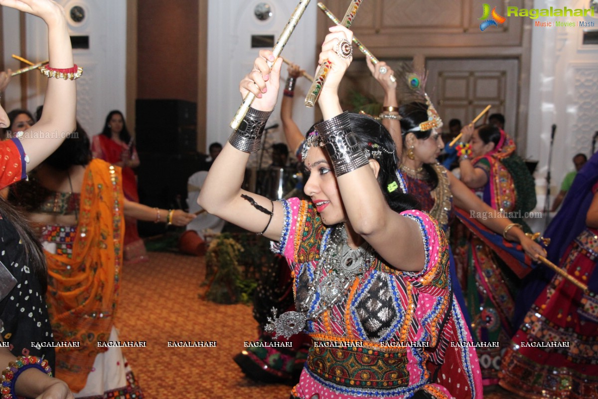 Sanskruti Ladies Club Dandiya Raas 2016 at Hydermahal