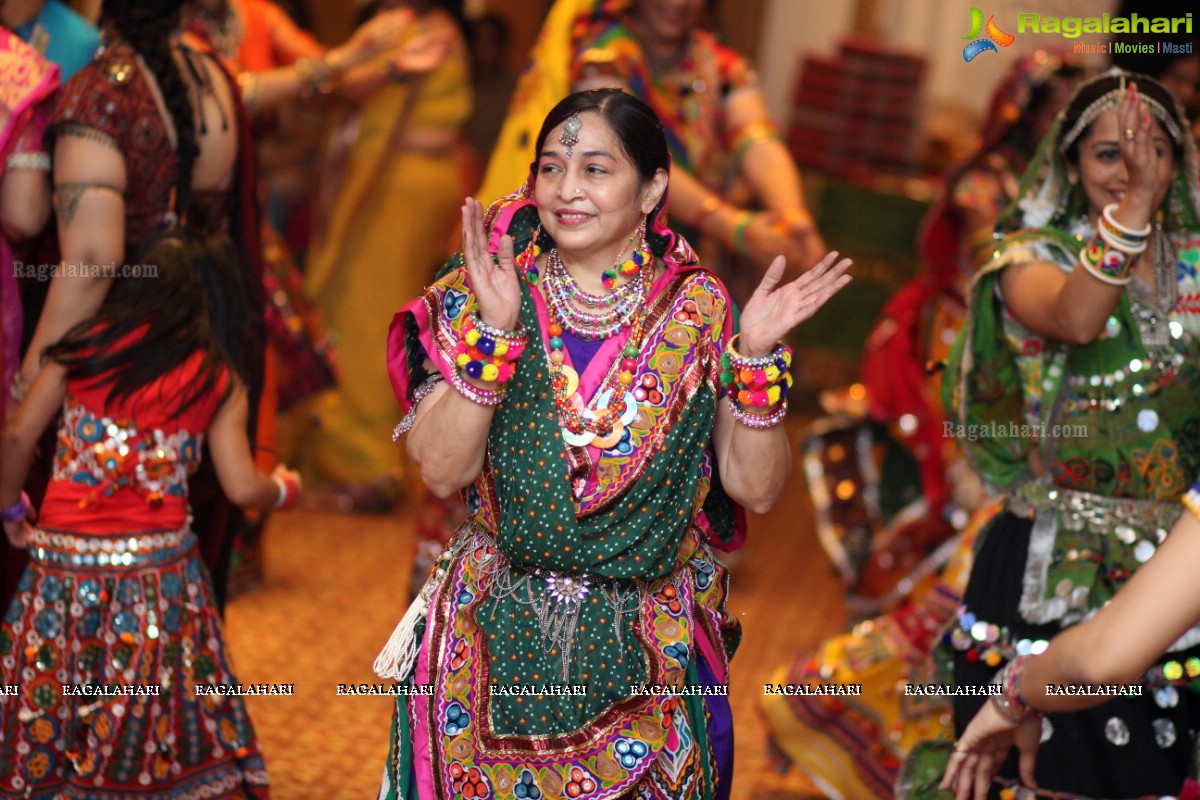 Sanskruti Ladies Club Dandiya Raas 2016 at Hydermahal