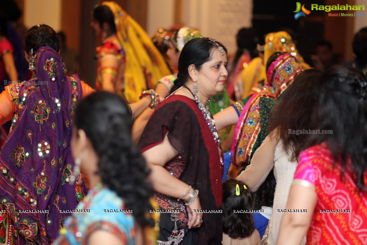 Sanskruti Ladies Club Dandiya Raas 2016 at Hydermahal