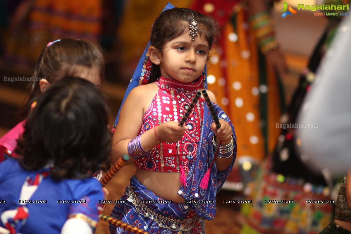 Sanskruti Ladies Club Dandiya Raas 2016 at Hydermahal