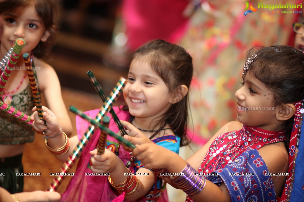 Sanskruti Ladies Club Dandiya Raas 2016 at Hydermahal