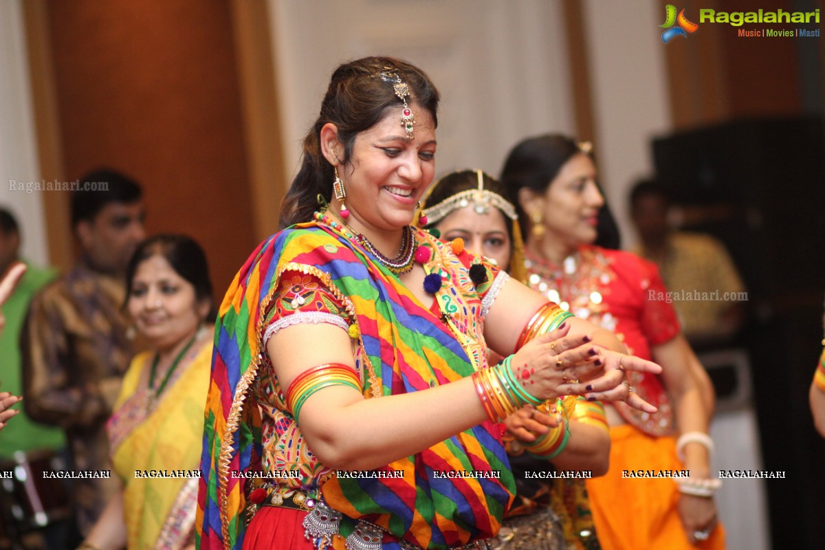 Sanskruti Ladies Club Dandiya Raas 2016 at Hydermahal