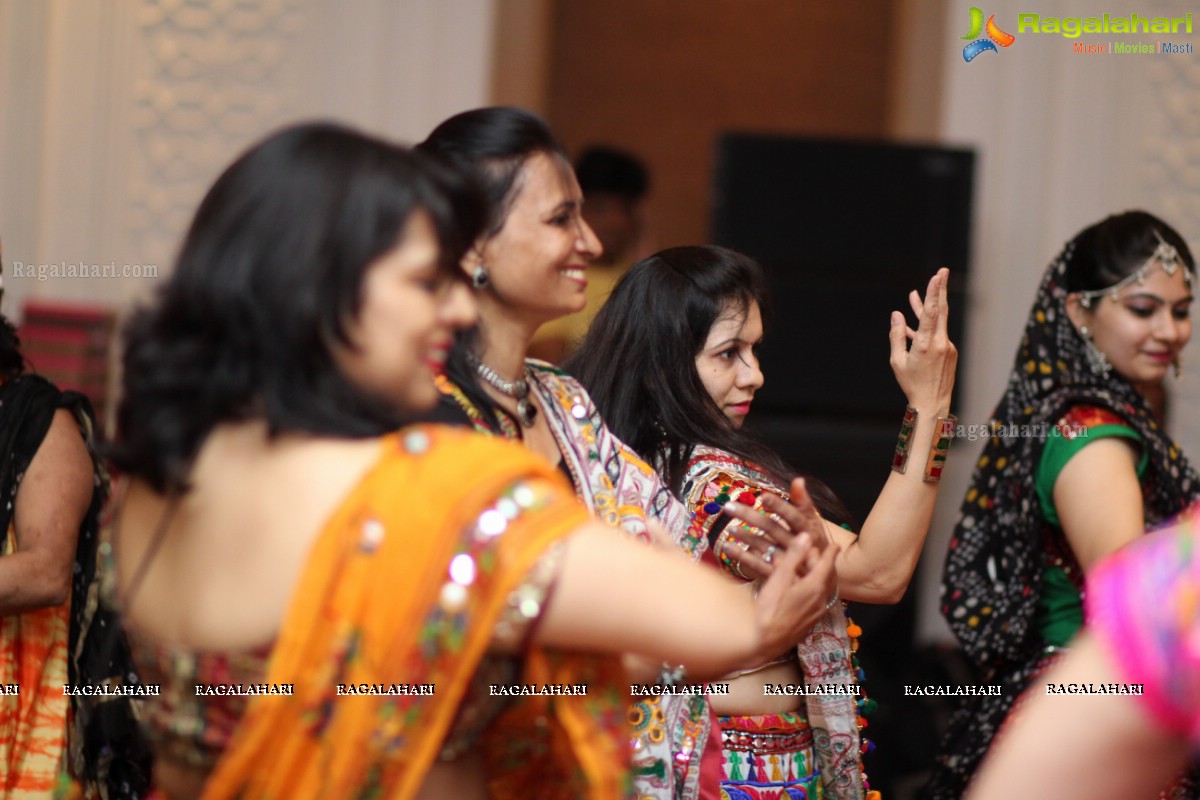 Sanskruti Ladies Club Dandiya Raas 2016 at Hydermahal