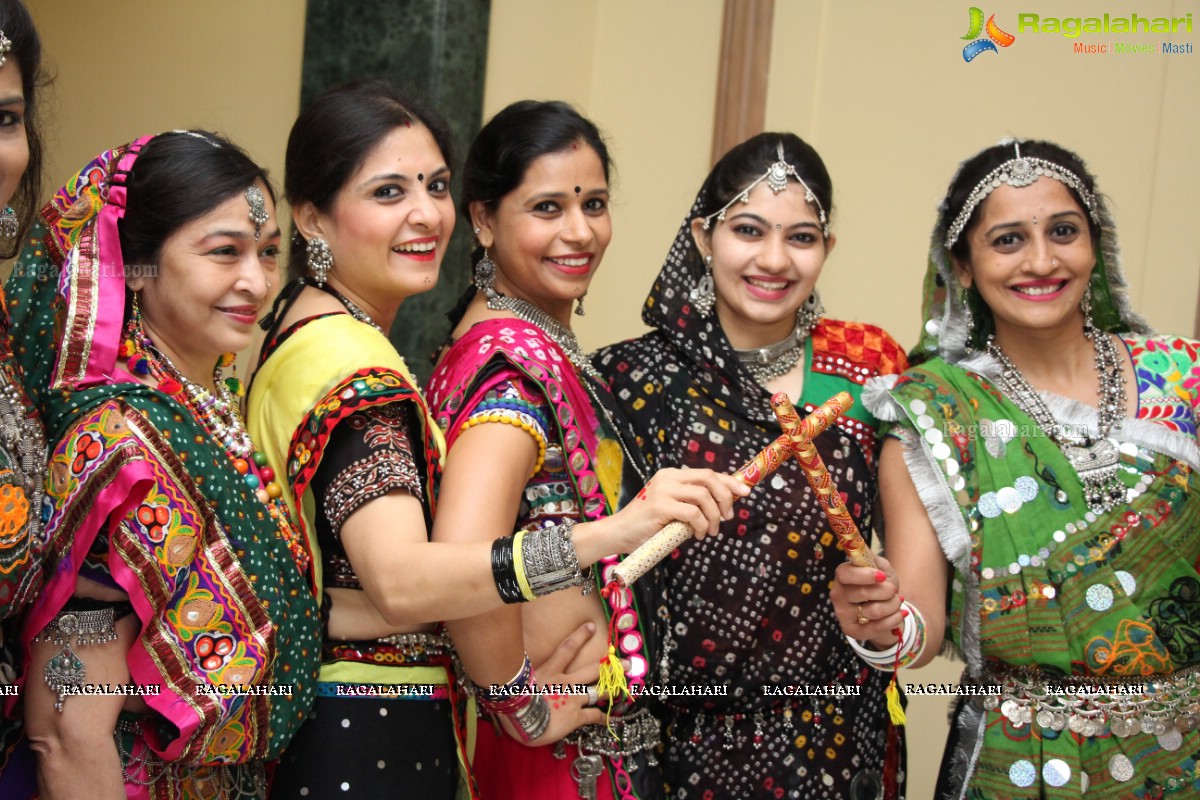 Sanskruti Ladies Club Dandiya Raas 2016 at Hydermahal