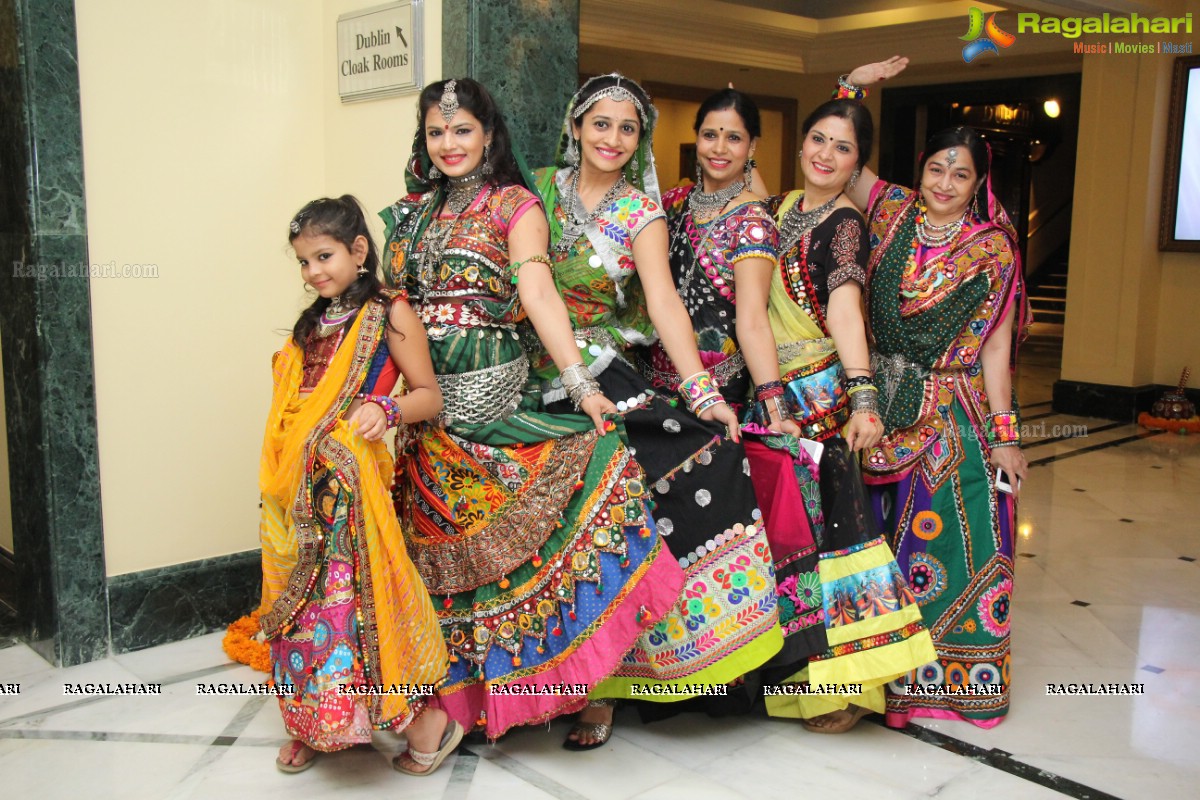 Sanskruti Ladies Club Dandiya Raas 2016 at Hydermahal