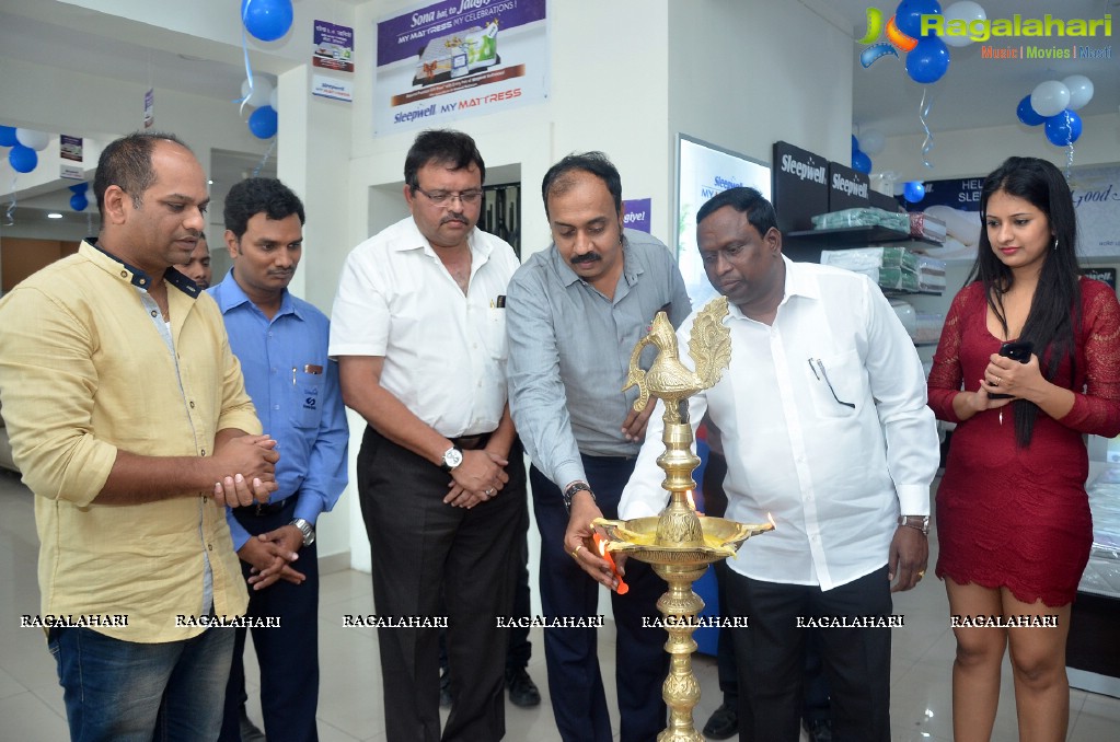 Nikita Bisht Launches Sleepwell World Showroom Miyapur, Hyderabad