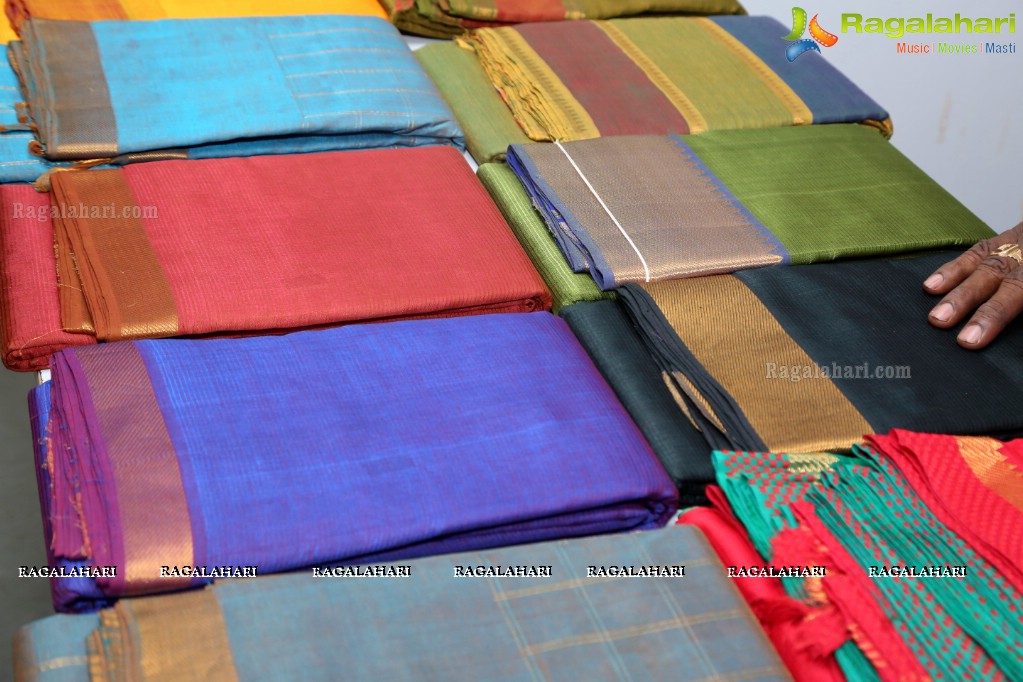 GoCoop Launches 'GoSwadeshi' Handwoven Fair At Ameerpet