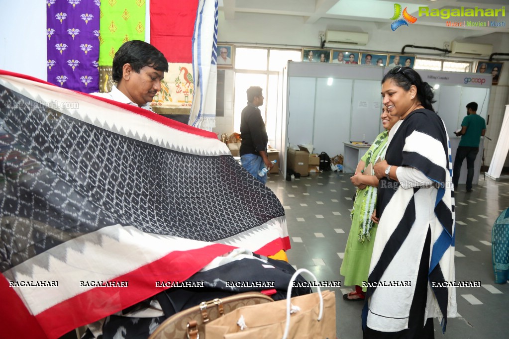 GoCoop Launches 'GoSwadeshi' Handwoven Fair At Ameerpet