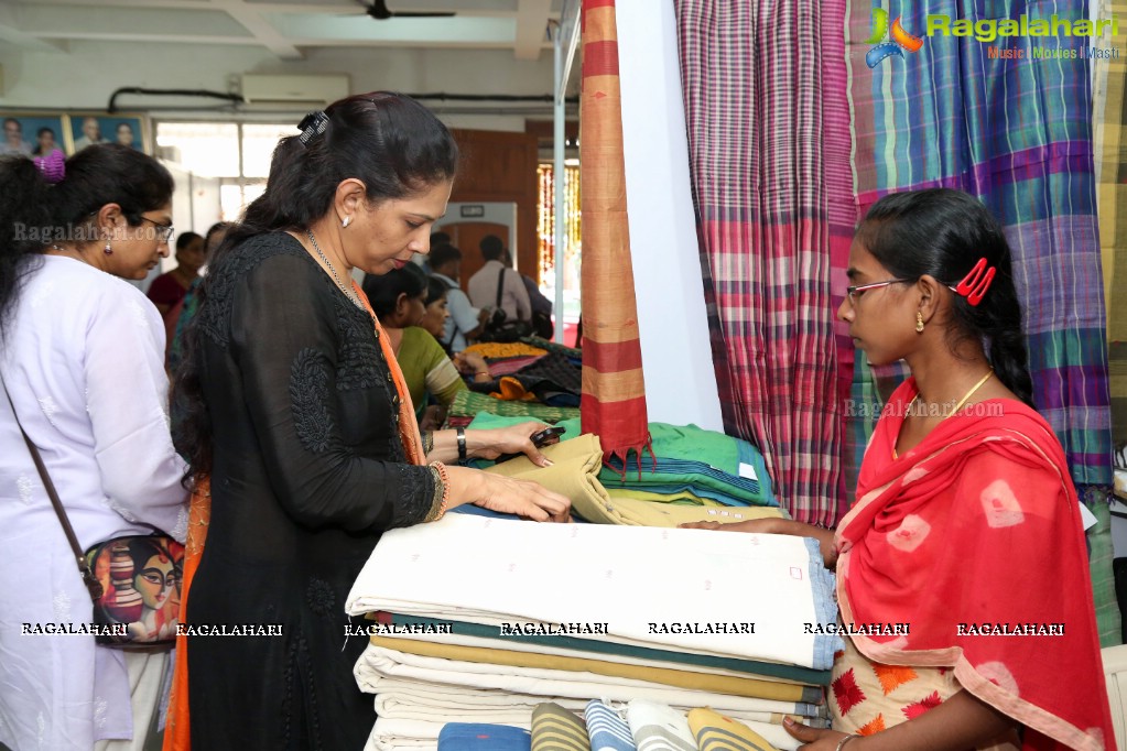 GoCoop Launches 'GoSwadeshi' Handwoven Fair At Ameerpet