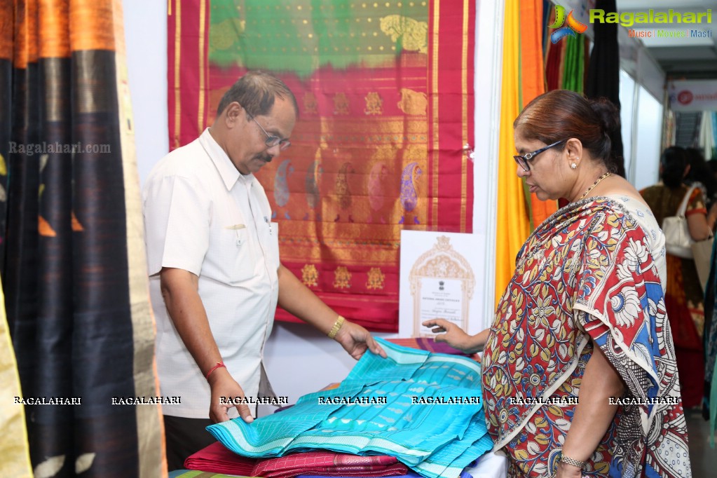 GoCoop Launches 'GoSwadeshi' Handwoven Fair At Ameerpet