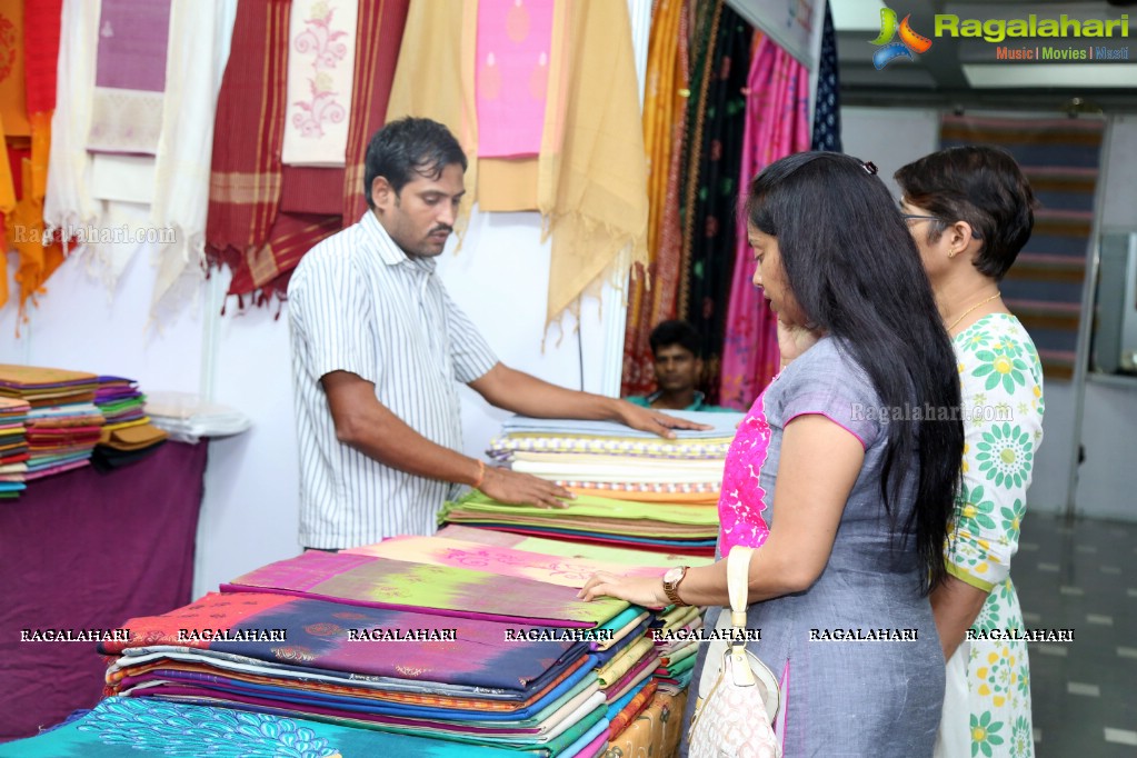 GoCoop Launches 'GoSwadeshi' Handwoven Fair At Ameerpet