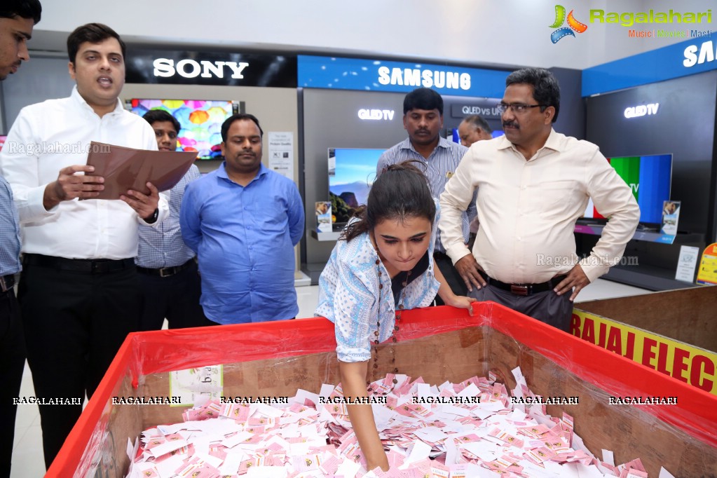 Shalini Pandey announces Bajaj Electronics Gold Hungama Lucky Winners at Forum Sujana Mall