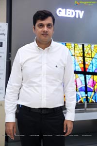 Shalini Pandey Bajaj Electronics
