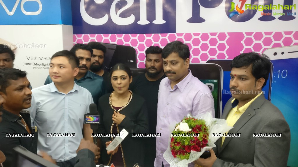 Shalini Pandey launches Cell Point at Vepagunta, Vizag