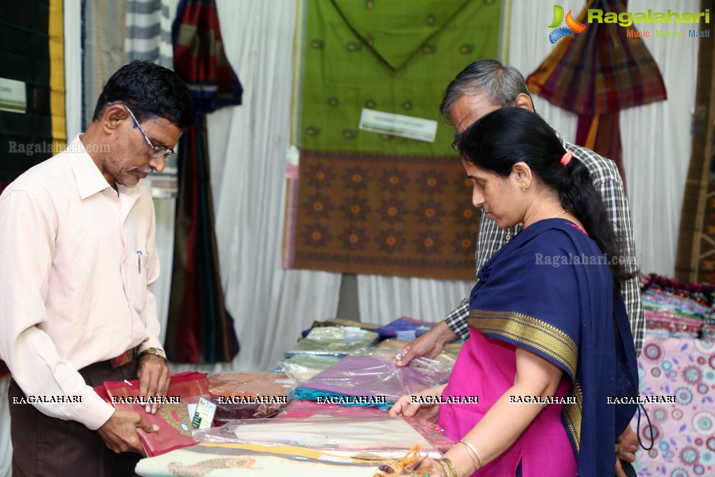 Bhavya Sri launches Co-Optex Mega Expo at TTD Kalyana Mandapam, Himayatnagar