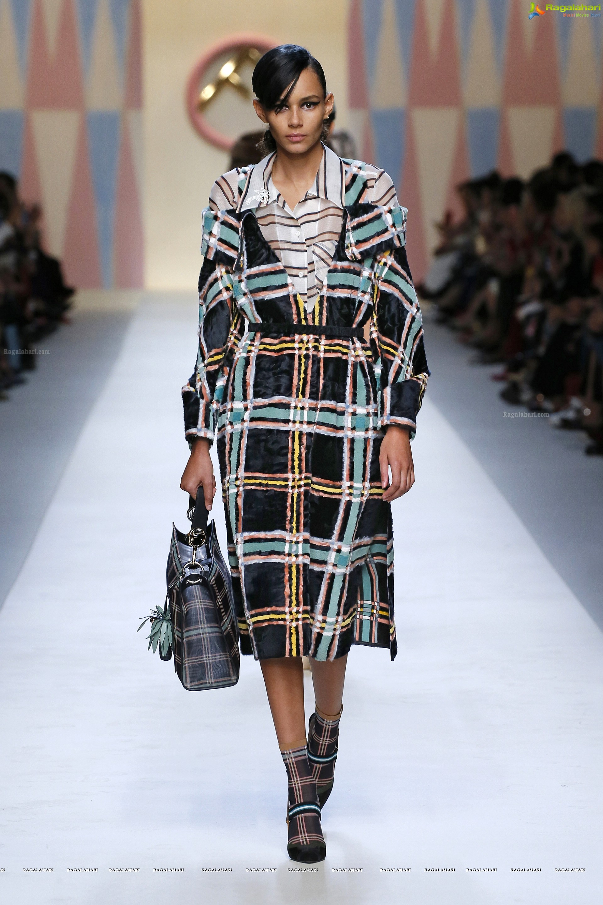 Fendi Spring-Summer 2018 Women's Fashion Show