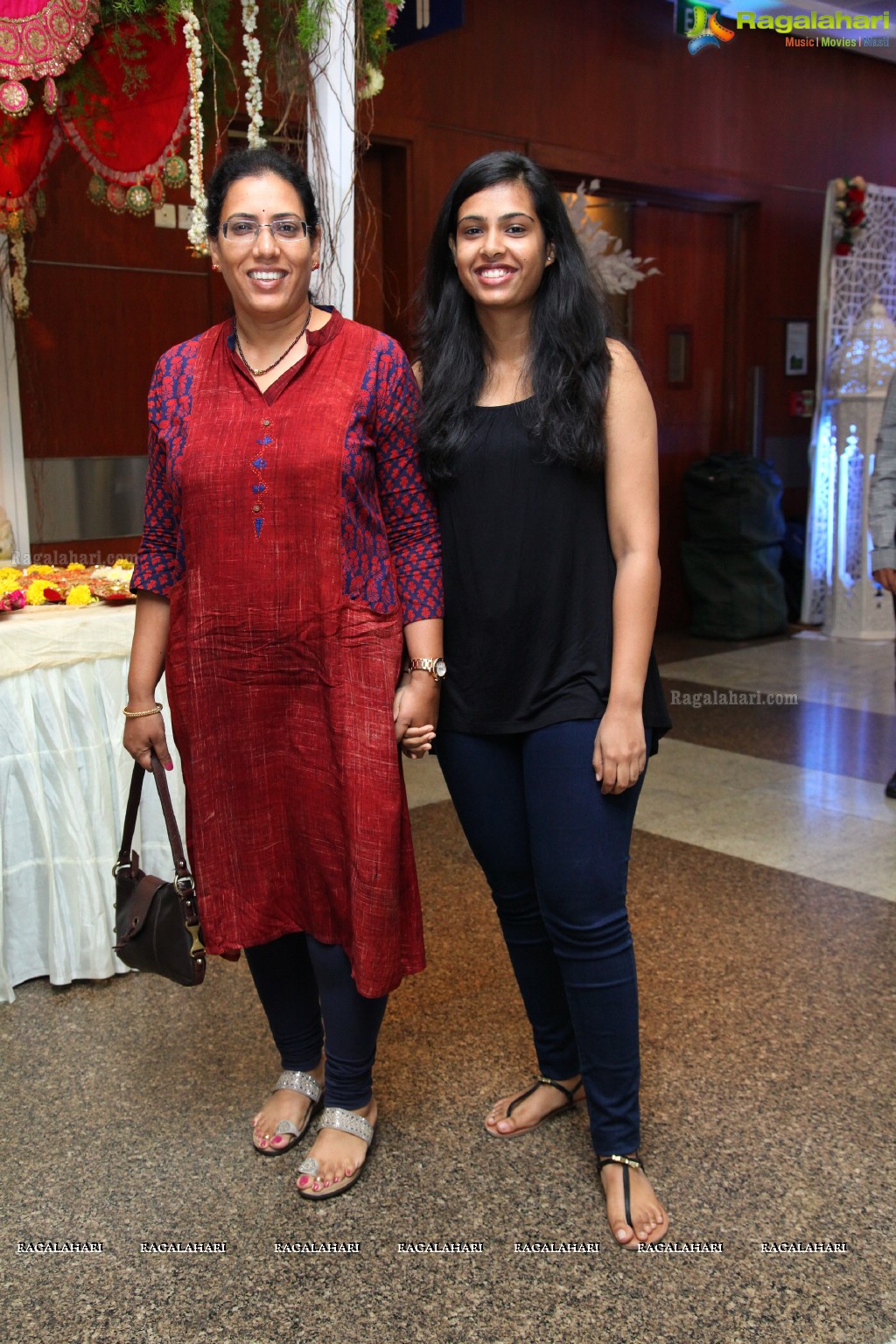 Shalini Pandey launches Hi Life Exhibition at Novotel, HICC