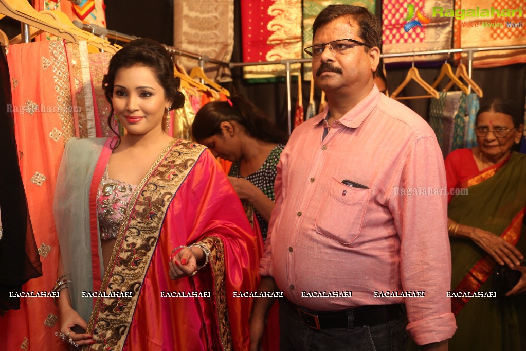 Ibra Khan launches National Silk Expo at Sri Satya Sai Nigamagamam