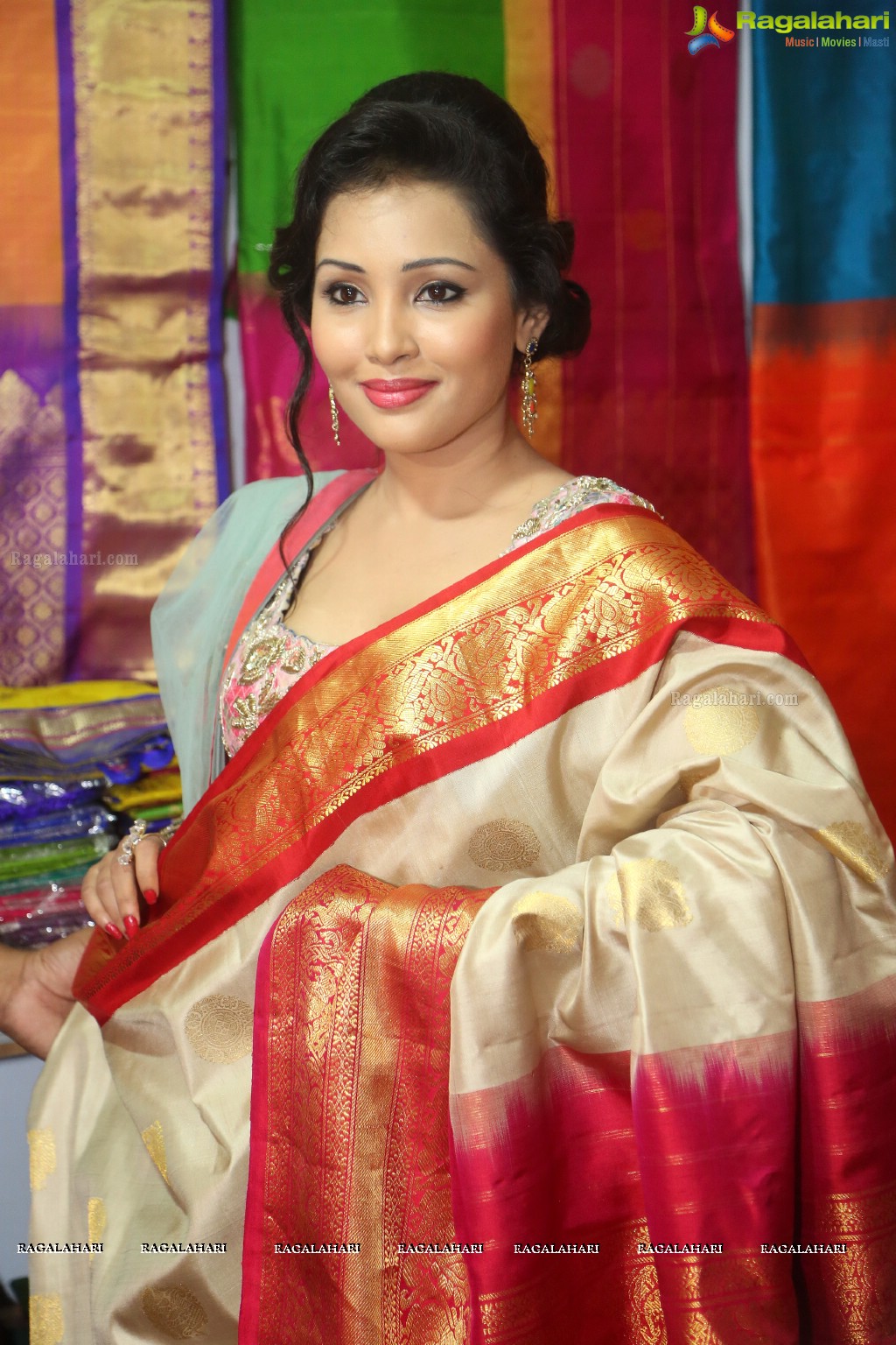 Ibra Khan launches National Silk Expo at Sri Satya Sai Nigamagamam