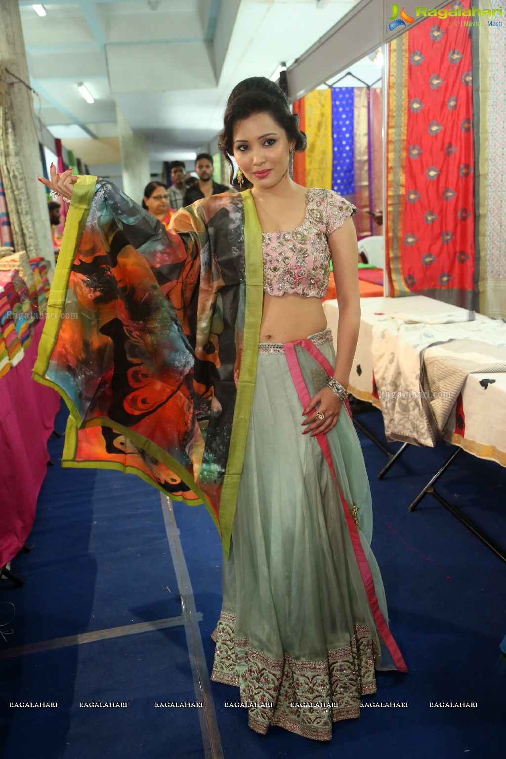 Ibra Khan launches National Silk Expo at Sri Satya Sai Nigamagamam